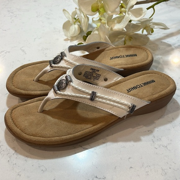 Minnetonka Leather Silverthorne Thong Sandals Size 10 - Picture 6 of 15